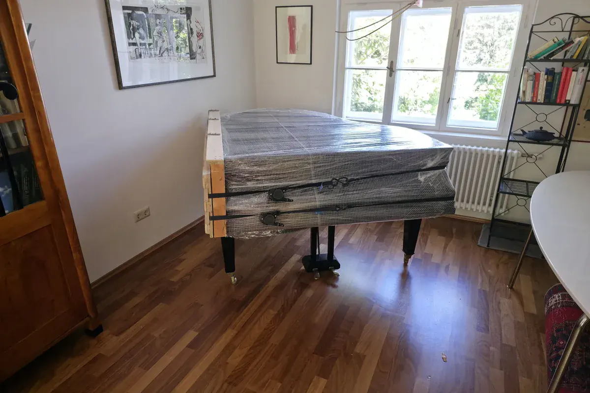 Flügel — Korpus auf dem Schlitten — Transportfertig